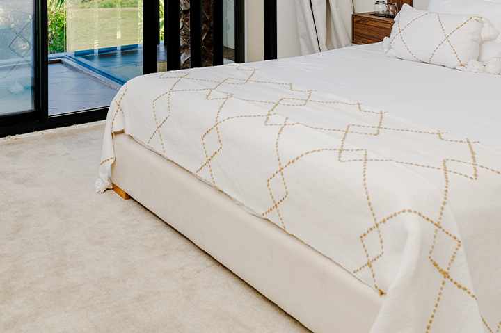 Dive into Modern Elegance: The Rise of Abstract Rugs in Contemporary Interiors